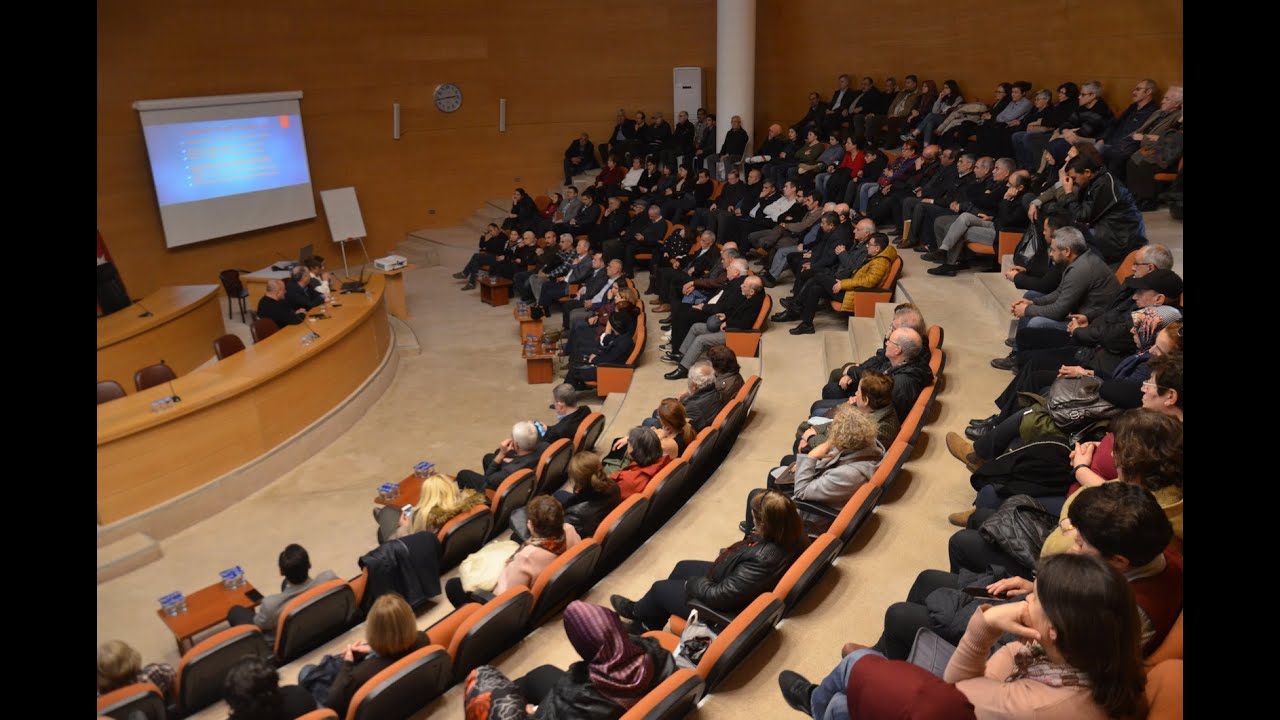 Akhisar Belediyesi meclis salonunda dolu bir salona verilen deprem semineri